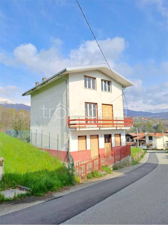 casa indipendente in vendita a Forno Canavese
