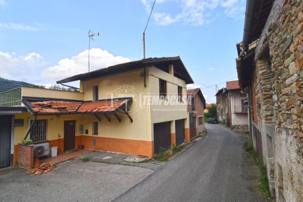 casa indipendente in vendita a Forno Canavese