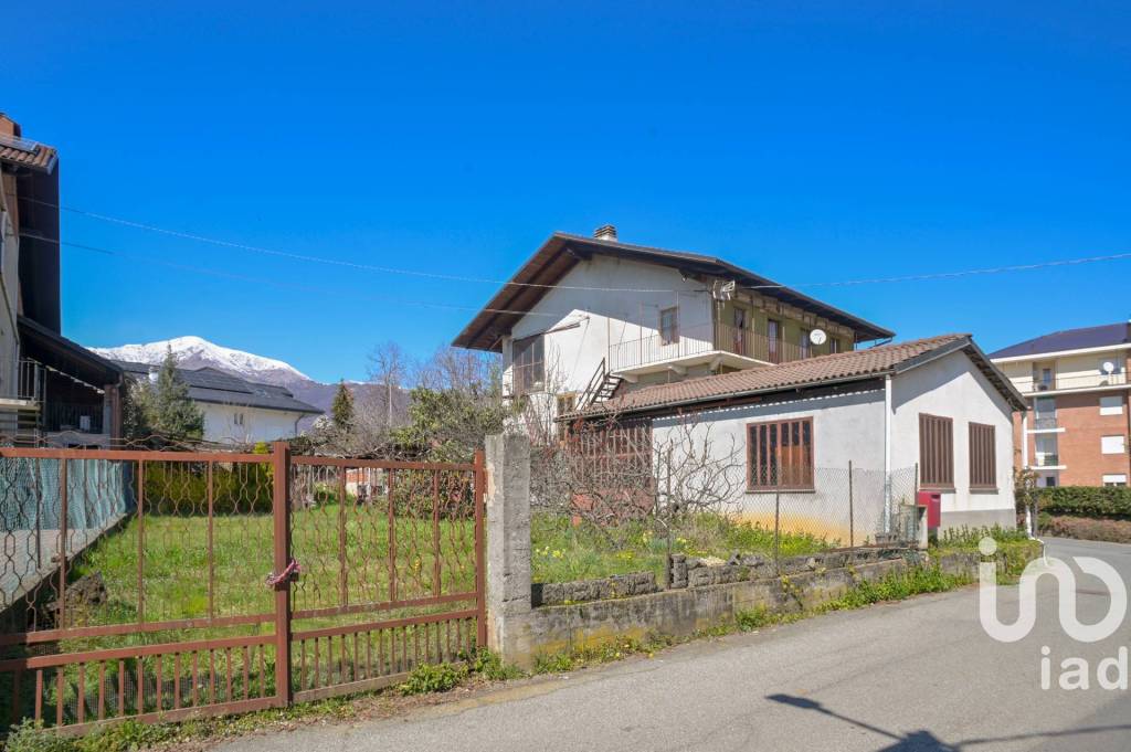 casa indipendente in vendita a Forno Canavese