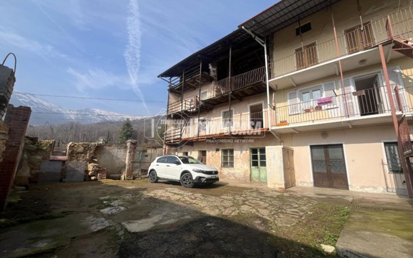 casa indipendente in vendita a Forno Canavese
