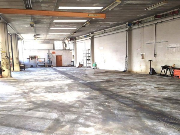 locale commerciale in vendita a Forno Canavese