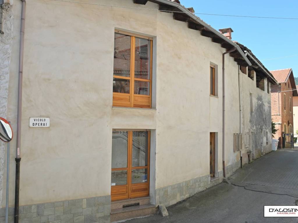 casa indipendente in vendita a Forno Canavese