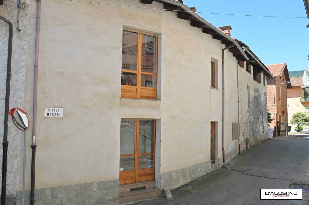 casa indipendente in vendita a Forno Canavese