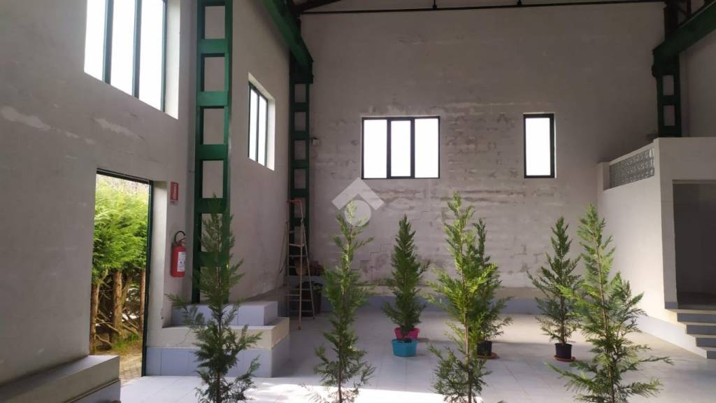 locale commerciale in vendita a Forno Canavese