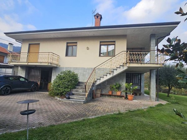 casa indipendente in vendita a Forno Canavese