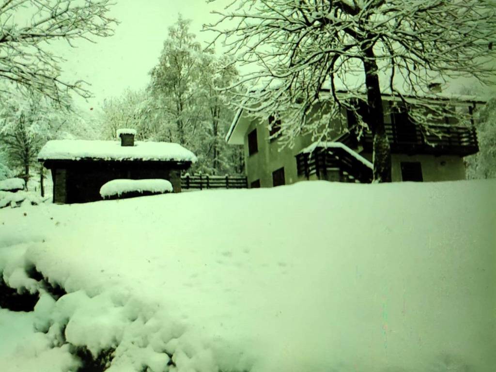 casa indipendente in vendita a Forno Canavese