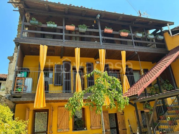 casa indipendente in vendita a Forno Canavese