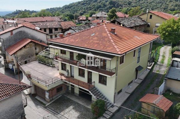 casa indipendente in vendita a Forno Canavese