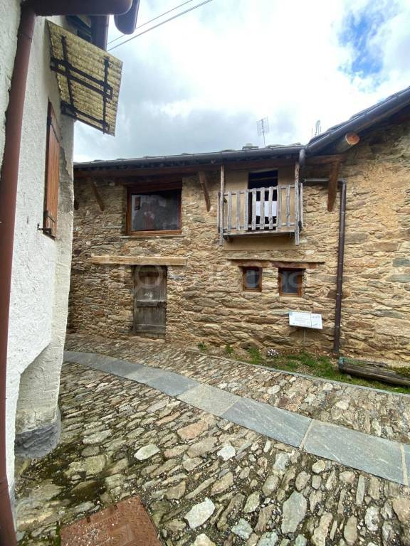 appartamento in vendita a Frassinetto in zona Chiapinetto