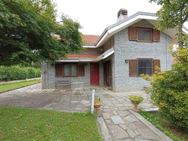 casa indipendente in vendita a Front