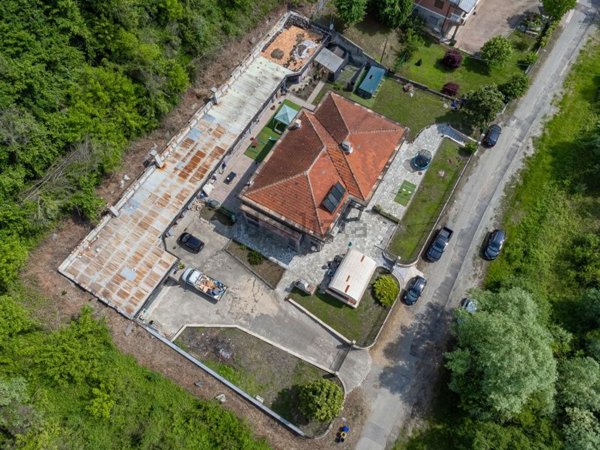 casa indipendente in vendita a Front