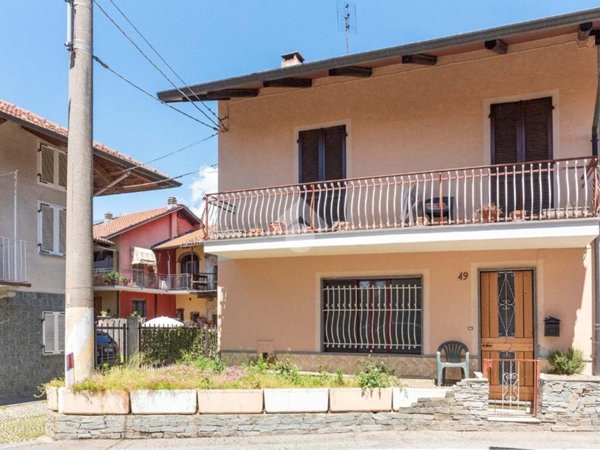 casa indipendente in vendita a Front