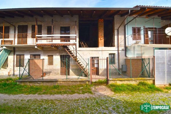 appartamento in vendita a Front in zona Grange di Front