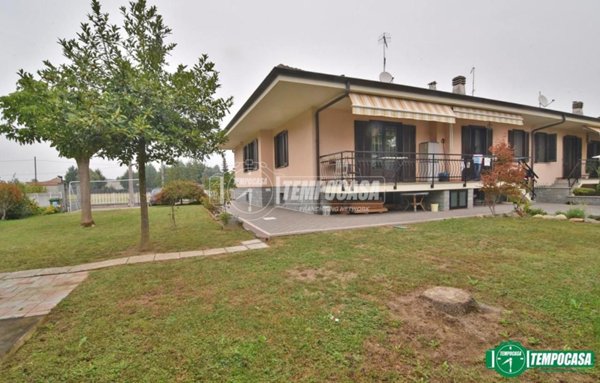 casa indipendente in vendita a Front