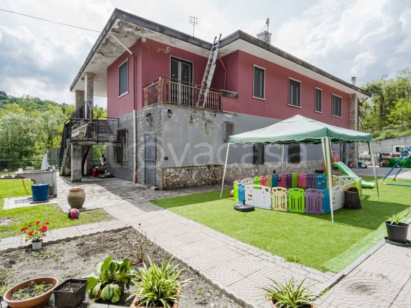casa indipendente in vendita a Front