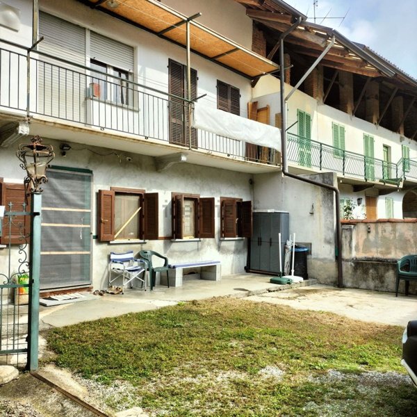 casa indipendente in vendita a Front