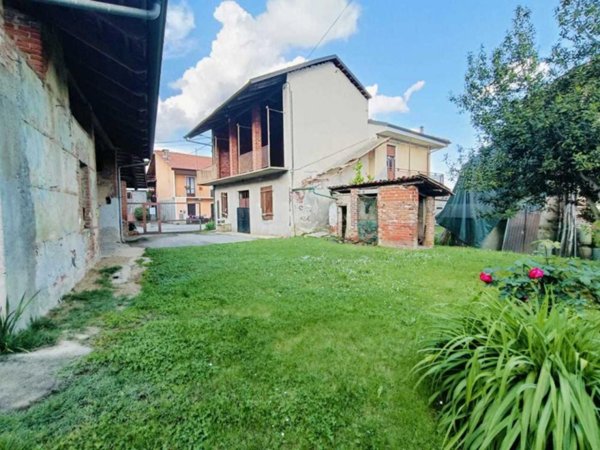 locale di sgombero in vendita a Front in zona Ceretti