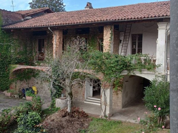 casa indipendente in vendita a Front