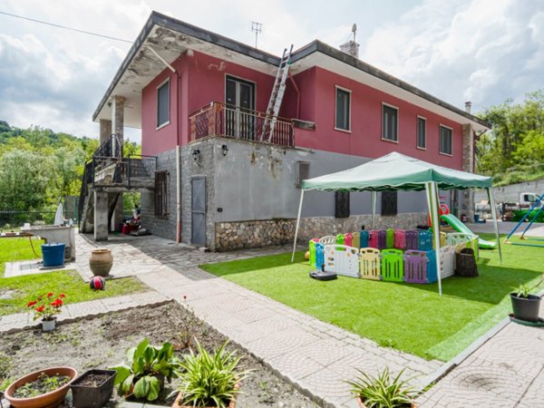 casa indipendente in vendita a Front