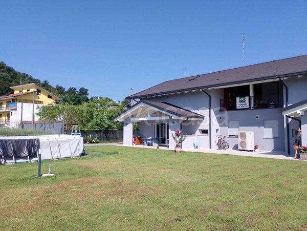 casa indipendente in vendita a Front