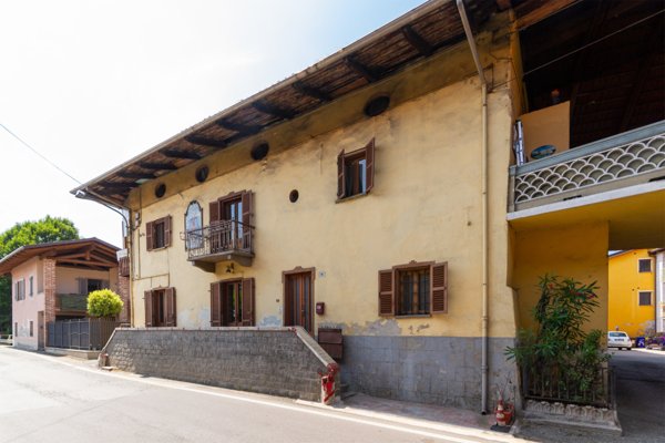 casa indipendente in vendita a Front
