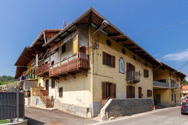 casa indipendente in vendita a Front