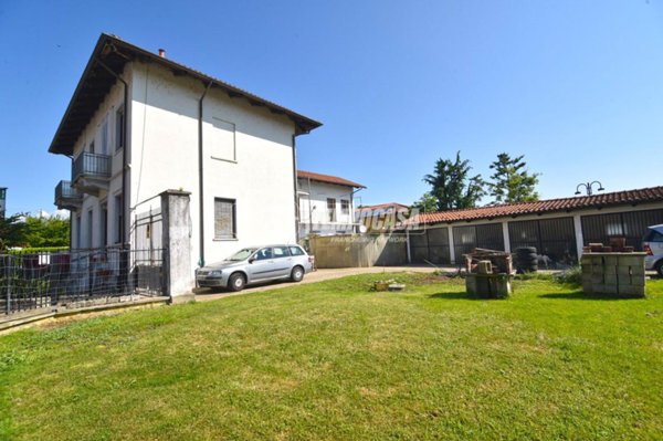 casa indipendente in vendita a Front