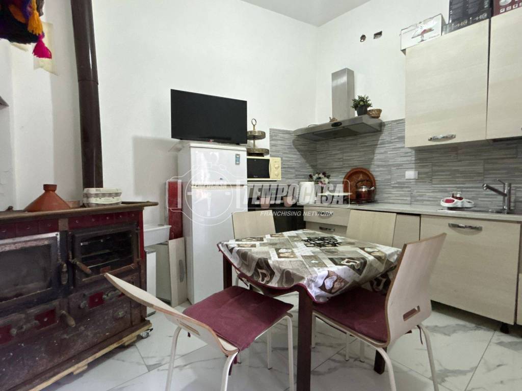 casa indipendente in vendita a Front