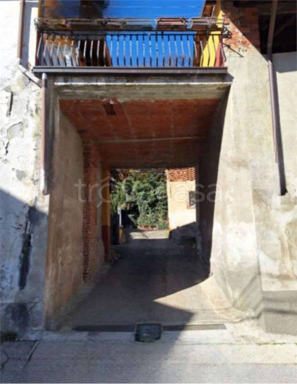 casa semindipendente in vendita a Front