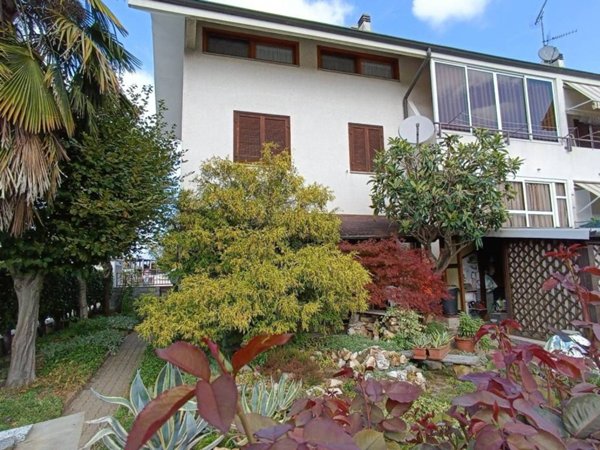 casa indipendente in vendita a Front