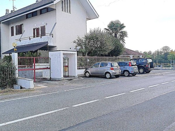 casa indipendente in vendita a Front