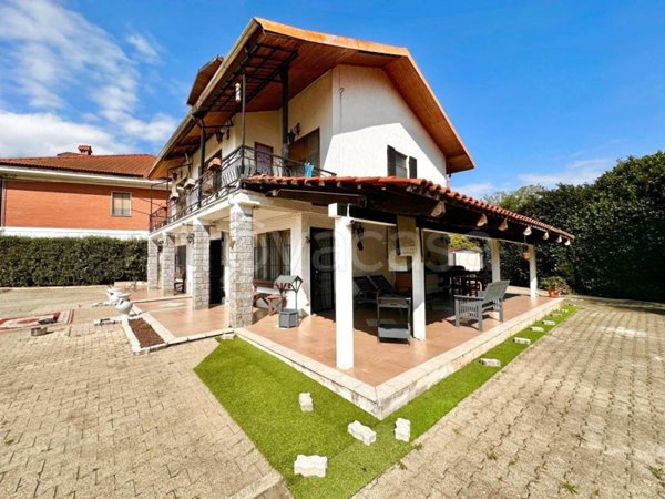 casa indipendente in vendita a Front