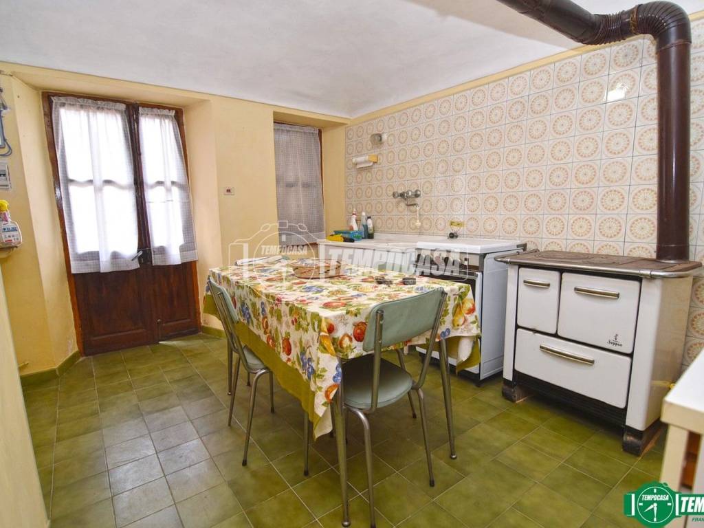 casa indipendente in vendita a Front