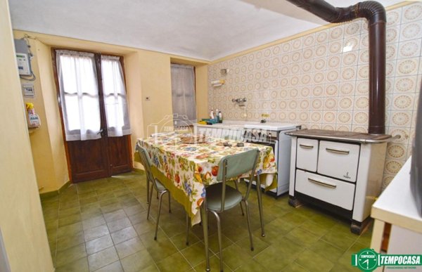 casa indipendente in vendita a Front