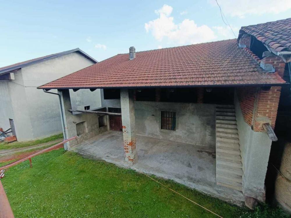 locale di sgombero in vendita a Front in zona Ceretti