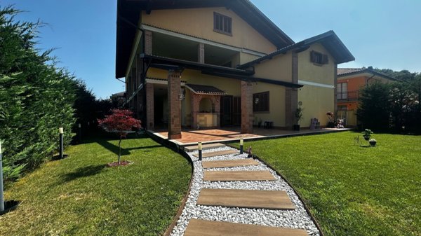 appartamento in vendita a Front