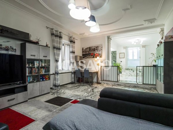 casa indipendente in vendita a Front