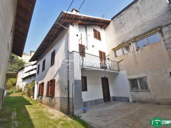 casa indipendente in vendita a Front