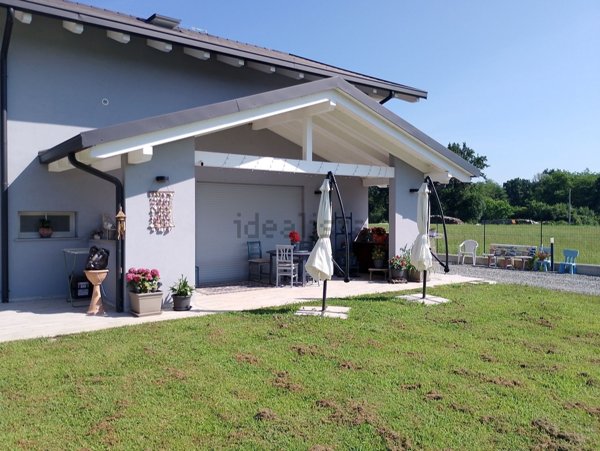 casa indipendente in vendita a Front