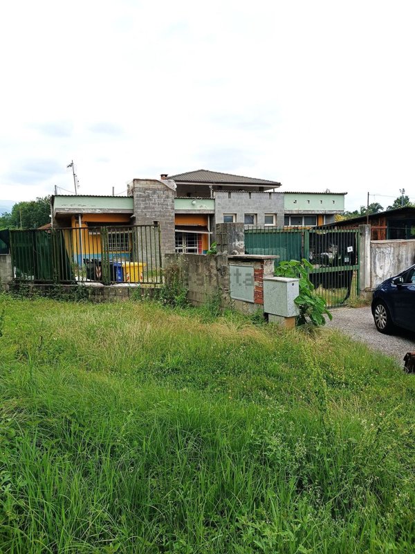 casa indipendente in vendita a Front