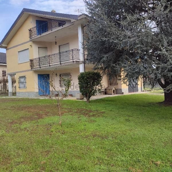 casa indipendente in vendita a Front