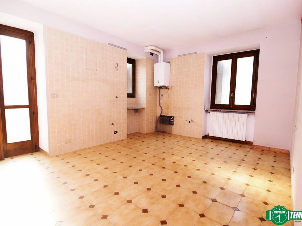 appartamento in vendita a Front