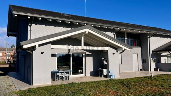 casa indipendente in vendita a Front