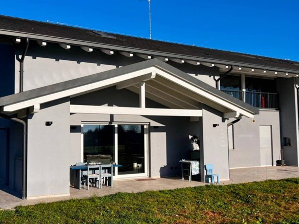 casa indipendente in vendita a Front