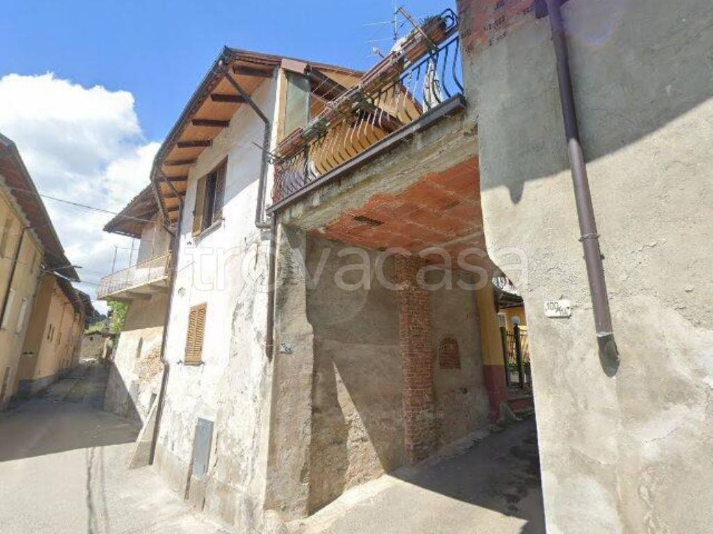 locale commerciale in vendita a Front