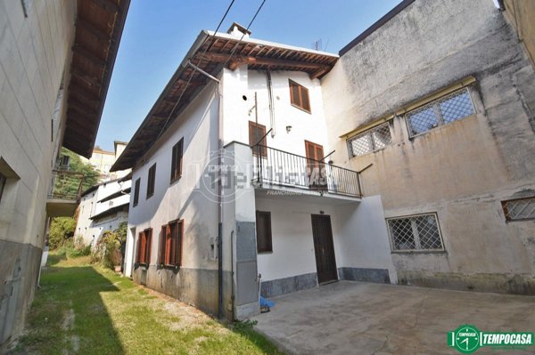 casa indipendente in vendita a Front