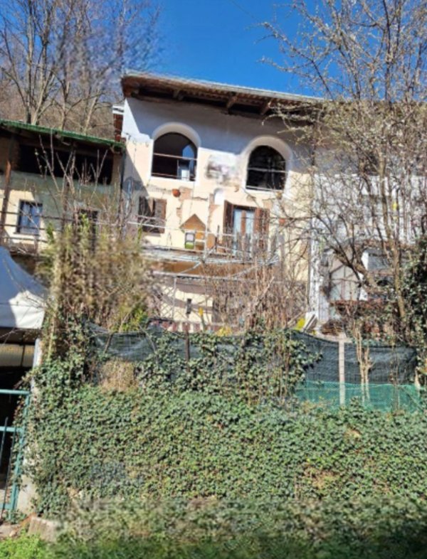 casa indipendente in vendita a Front