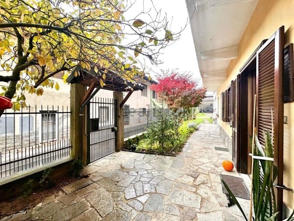 casa indipendente in vendita a Front