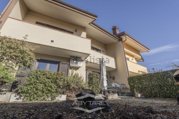 casa indipendente in vendita a Front