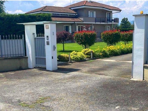 casa indipendente in vendita a Front